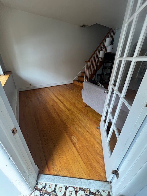 Entrando desde la sala de barro - 2447 S 9th St