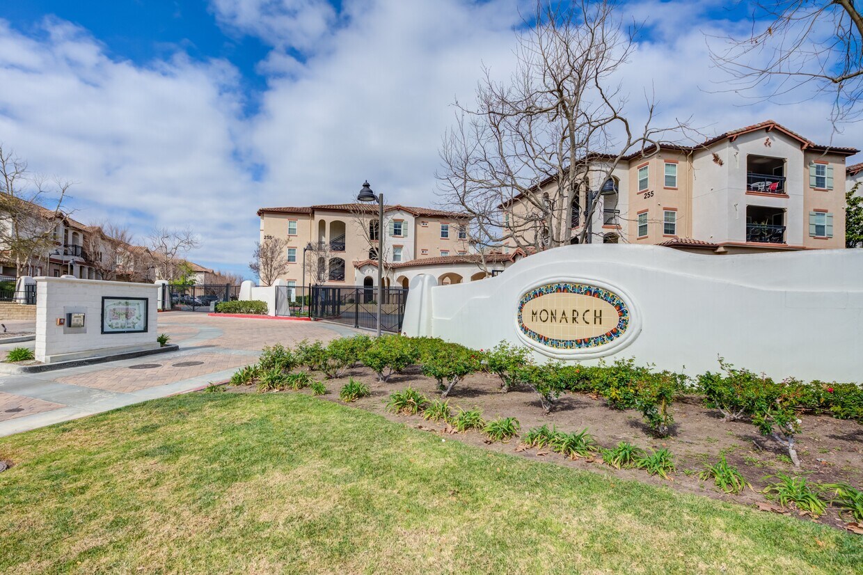 Monarch at Dos Vientos Apartments in Newbury Park, CA