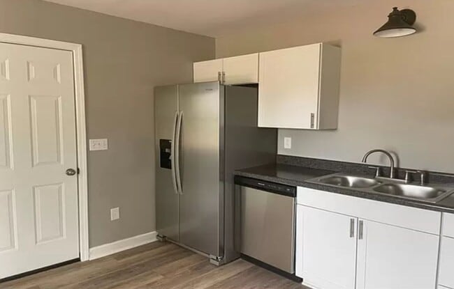 Building Photo - 3 bed 2 bath close to the W