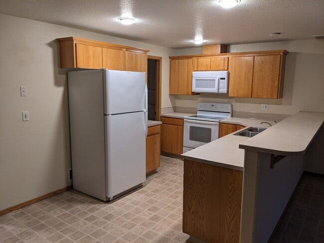 Building Photo - 3 Bedroom home