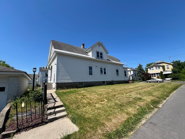 Building Photo - 40 Mathias Ave