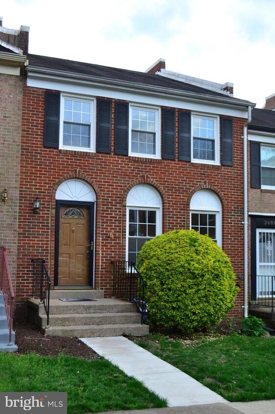 2490 Windbreak Dr, Alexandria, VA 22306 Townhome Rentals in