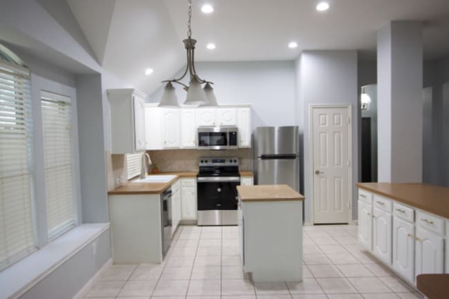 Building Photo - 3605 Villanova Dr