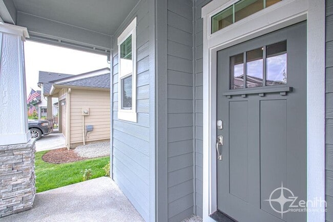 Building Photo - 3713 S 39th Pl