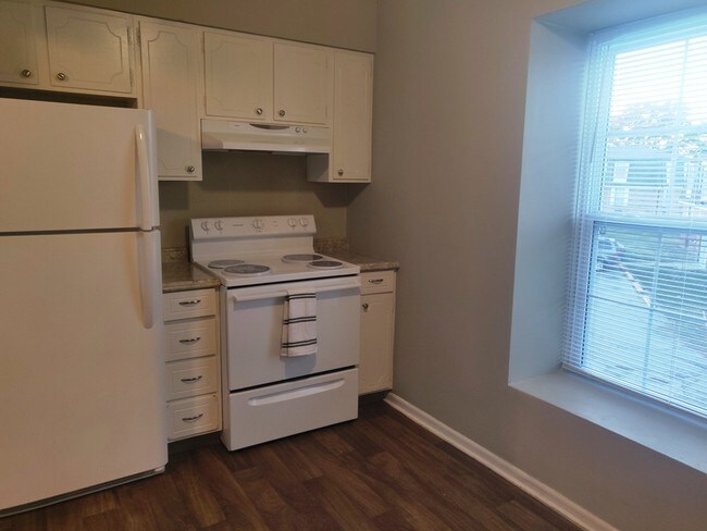 Building Photo - 8721 Countryshire Ln