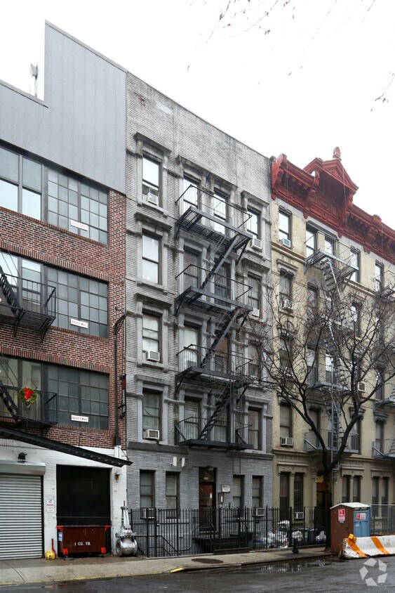 Primary Photo - 444 W 49th St