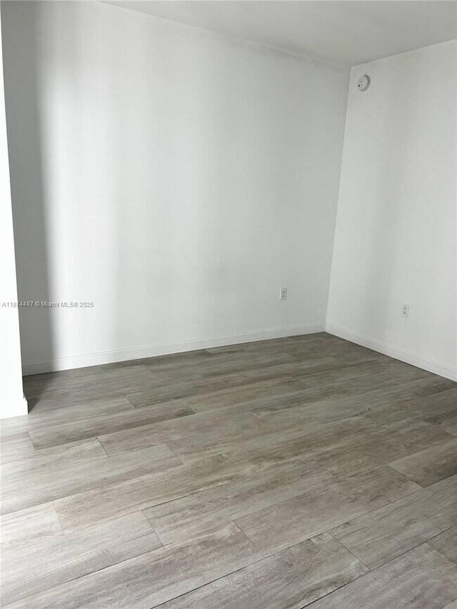 Foto del edificio - 55 SW 9th St