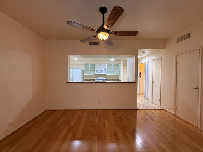 Foto del edificio - 1629 S Kirkwood Rd