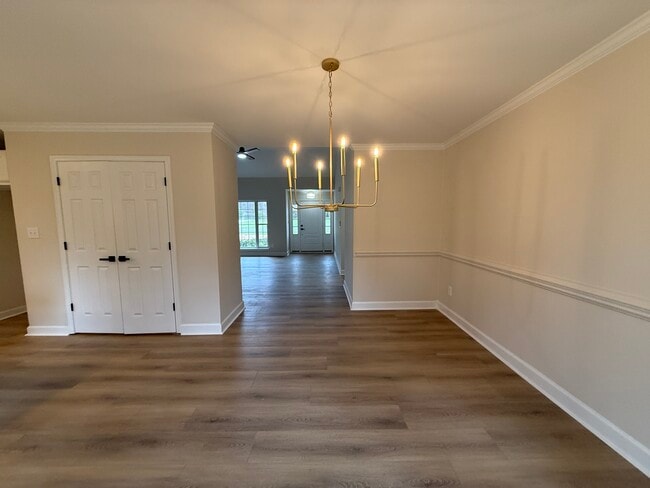 Foto del edificio - 2539 Springs Dr