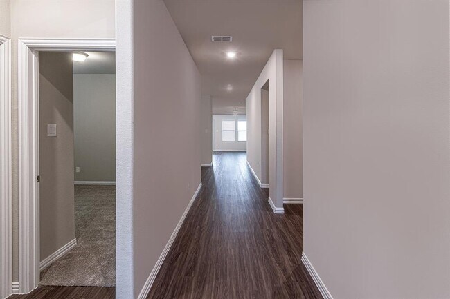 Foto del edificio - 416 Ronda Rd