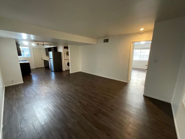 Building Photo - 219 California St