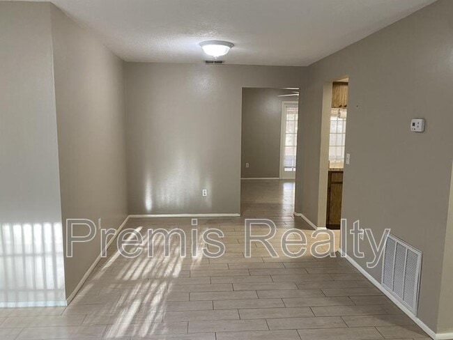 Building Photo - 14875 Cromwell Dr