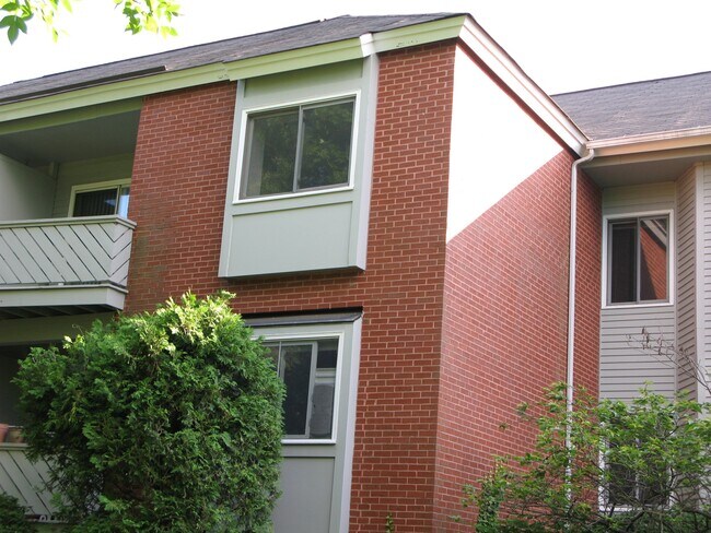 Foto del edificio - 121 Cluff Crossing Rd