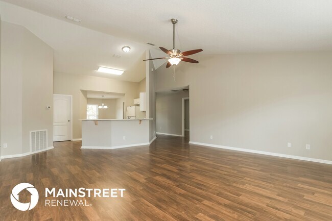 Building Photo - 1411 Hillsborough Way