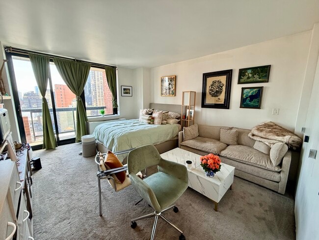 Building Photo - 300e62