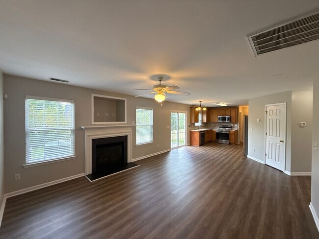 Foto del edificio - 4 Bedroom Home in Moss Creek!