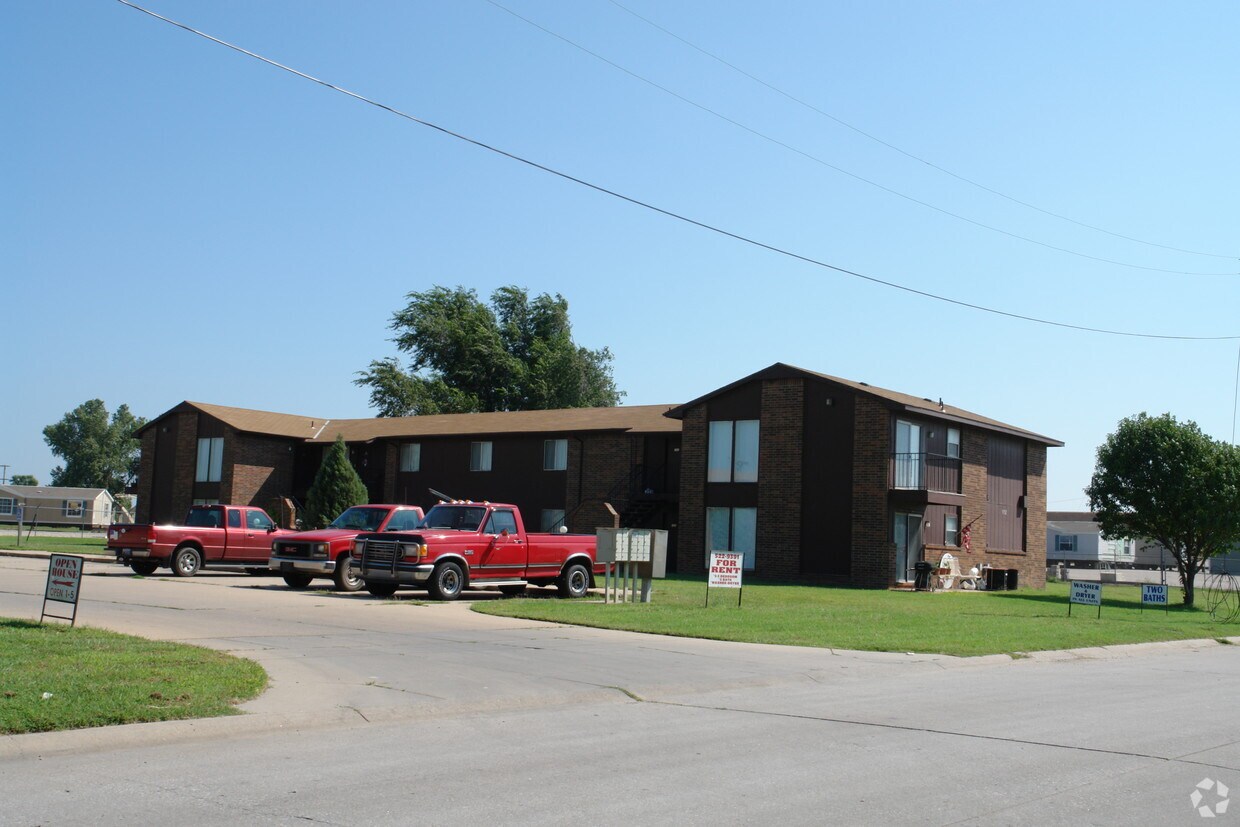 Primary Photo - 104 E Carp St