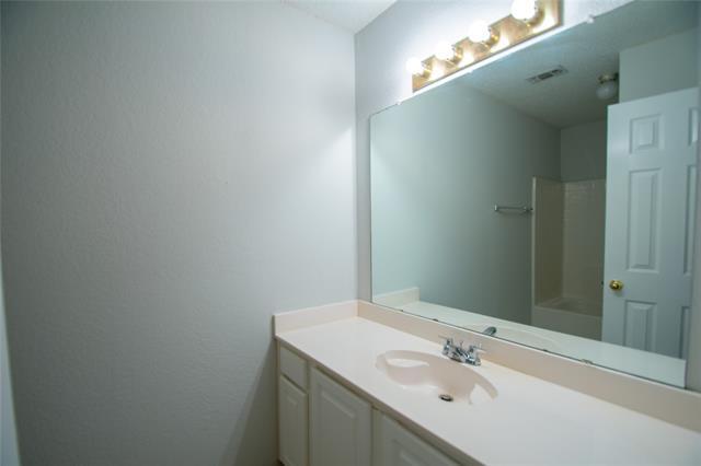 Building Photo - 2404 Whispering Creek Dr