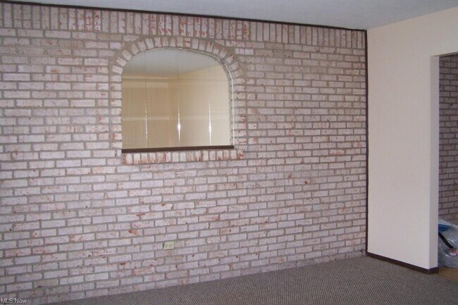 Building Photo - 14762 Hillcrest Ave