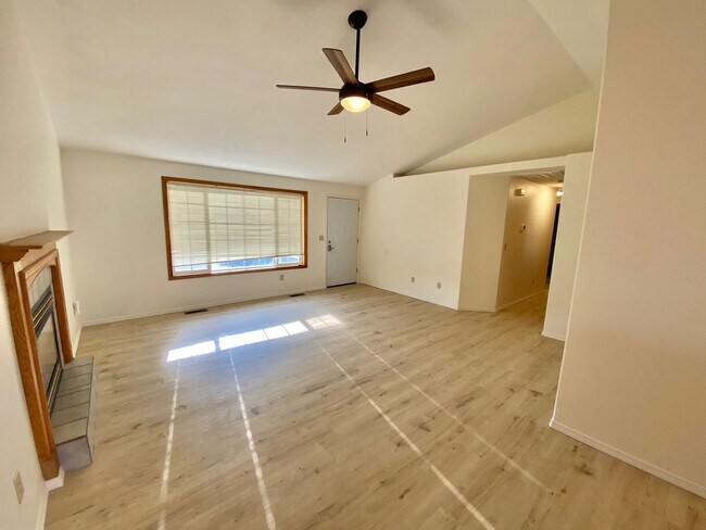 Building Photo - Great Ranch Style Home On A Corner Lot Wit...