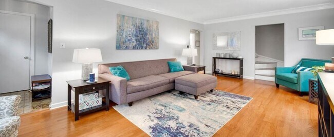 Living Rm - 7522 Kolmar Ave