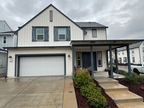 Building Photo - 713 Silo St