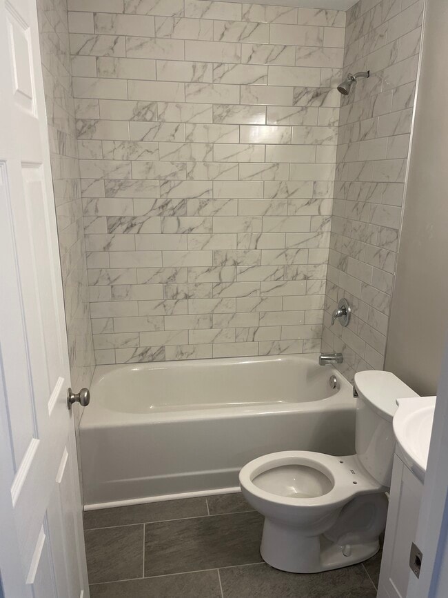 Foto del edificio - 213 Poplar Ave