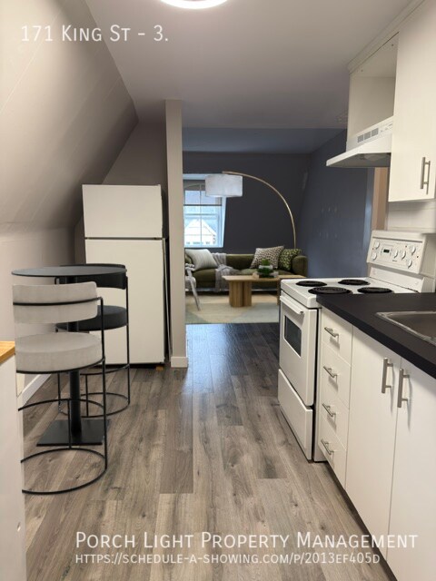 Photo du bâtiment - 2 Bedroom in FANTASTIC walkable St. Catharines Location