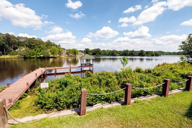 Building Photo - 3 Bedroom Lake View Condo on McFayden Lake with Lakeviews