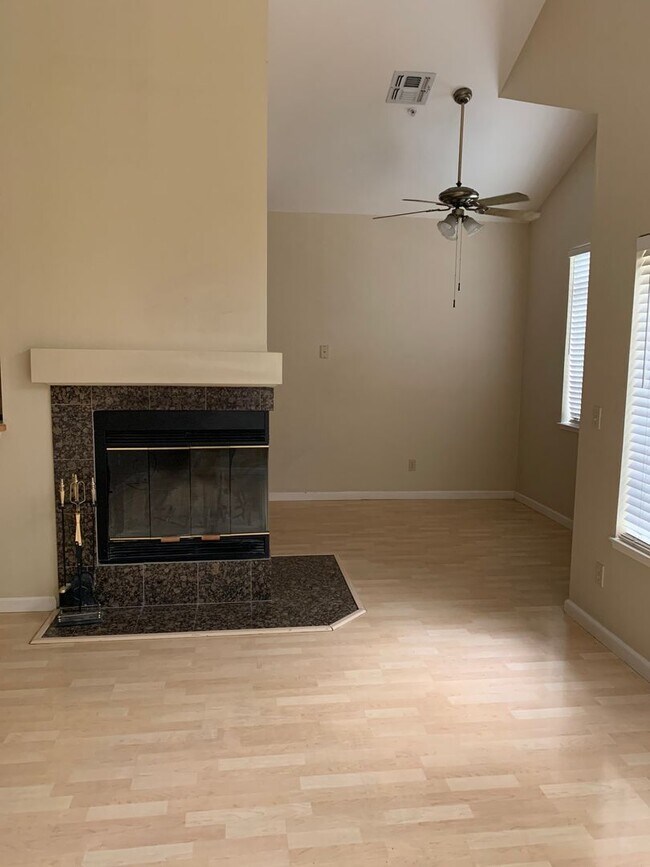 Building Photo - Townhouse near TRAVIS AFB