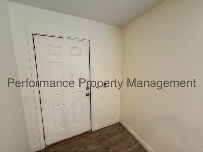 Building Photo - 703 Decatur St