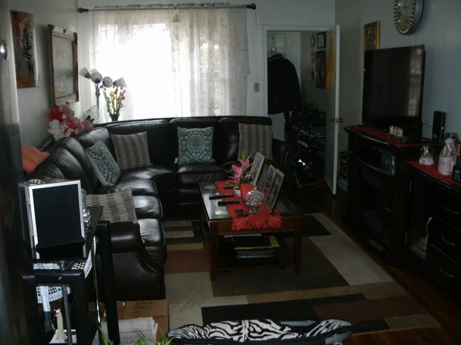 Living Room - 1314 E 52nd St