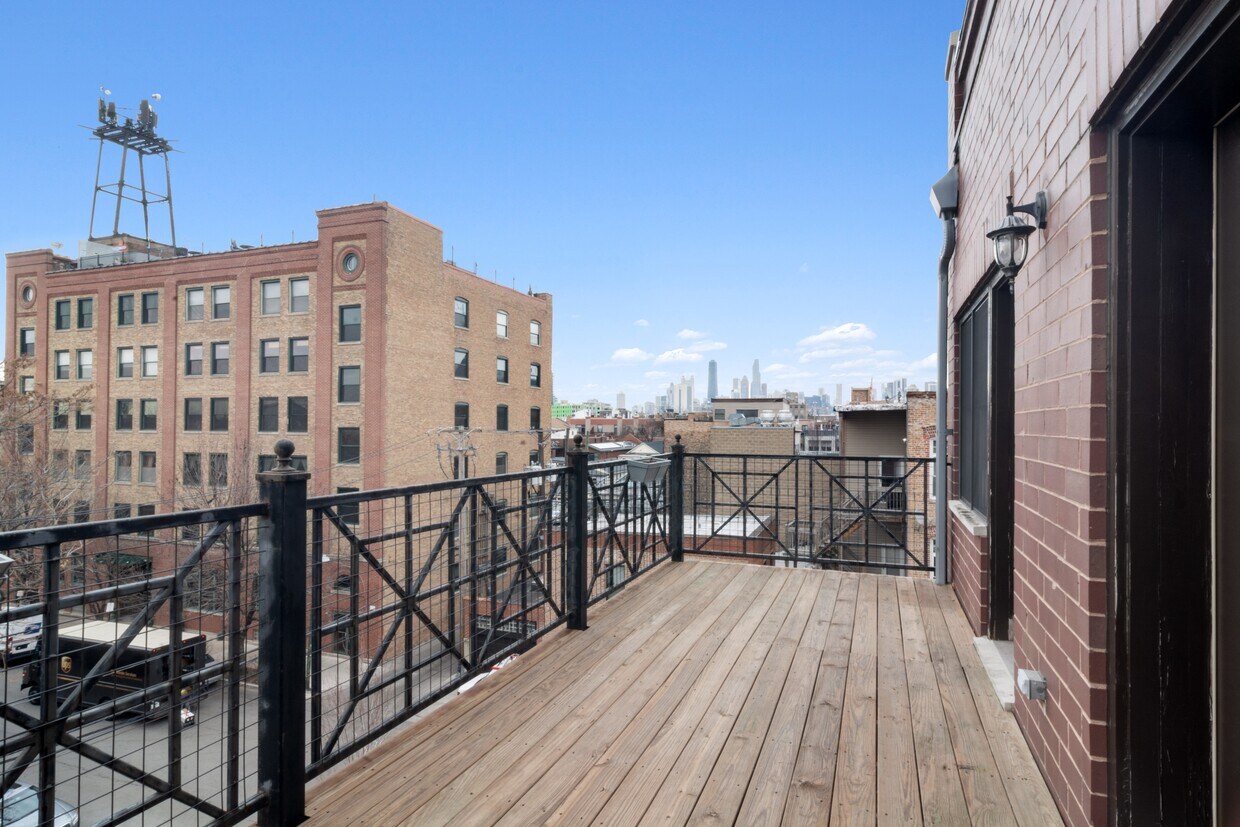 Primary Photo - 1400 W Grand Ave