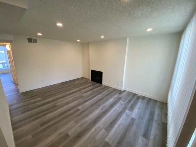 Building Photo - 3715 Canfield Ave