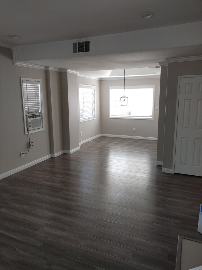 Dining room - 357 W Wilson St