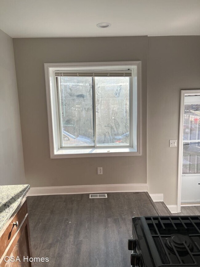 Building Photo - 3 br, 2 bath House - 1042 Bergen Ave