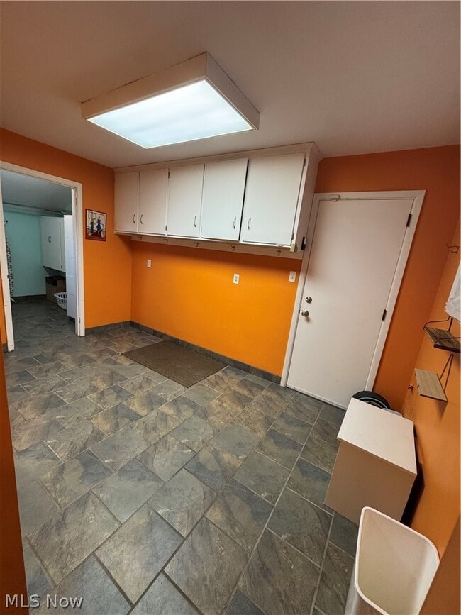 Building Photo - 2545 Buckhurst Dr