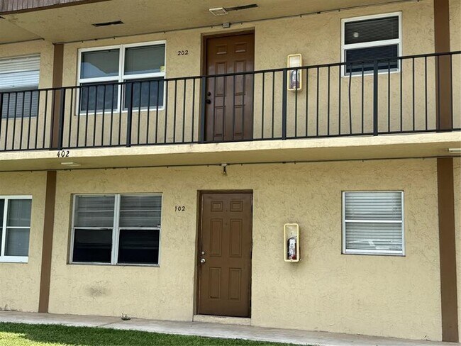 Foto del edificio - 402 Lakeside Dr