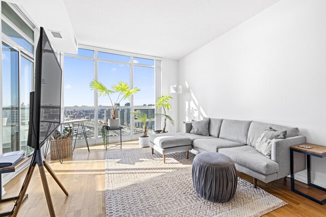 Building Photo - 219 Fort York Blvd