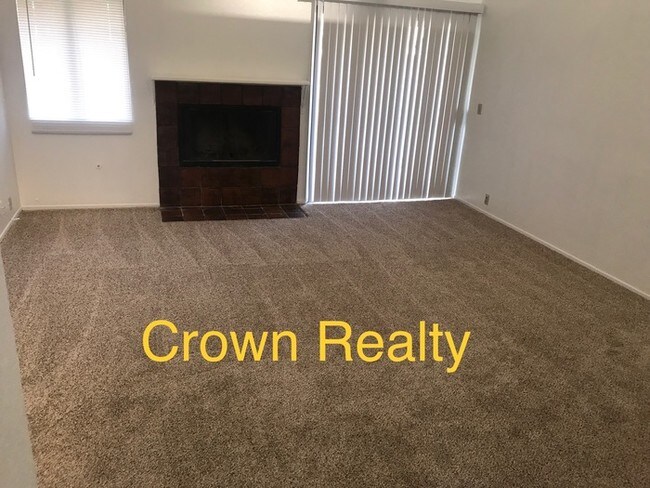 Building Photo - 2/2 Townhome - Loft
