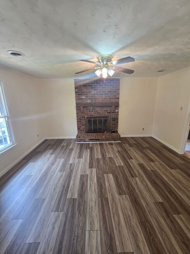 Building Photo - Stunning 3 bedroom home for rent in Ramble...