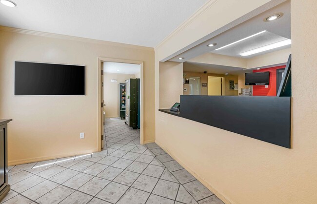 Building Photo - Furnished Studio-Orlando - Southpark - Equ...