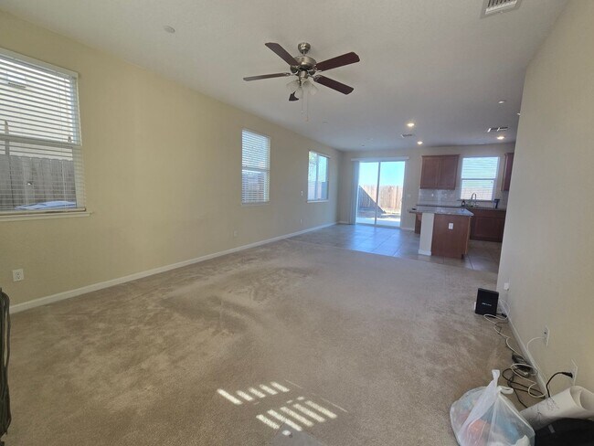 Foto del edificio - 3 Br 2 Bath Available 12/1