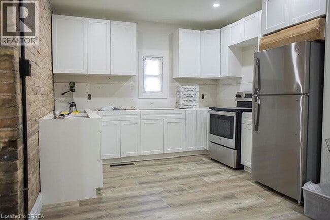 Building Photo - 160 Darling St