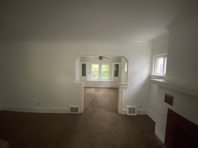Foto del edificio - 9821 Raymond Ave