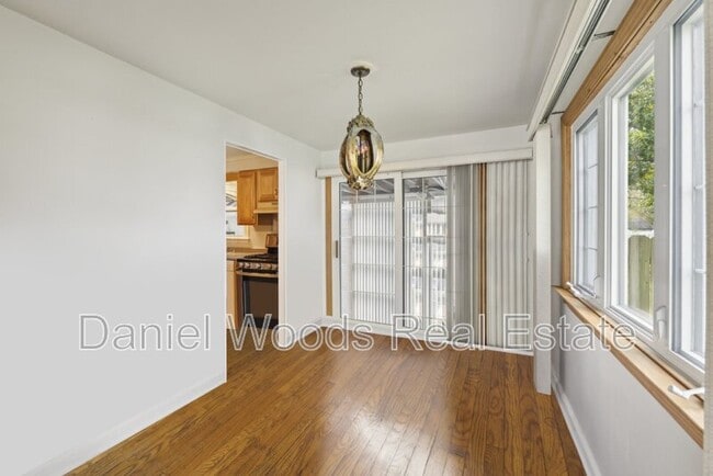 Foto del edificio - 49 Story Rd