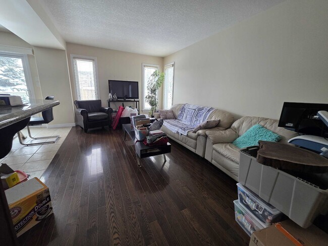 Building Photo - 1132 Crossfield Ave