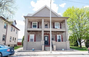 Building Photo - 611 N Main St