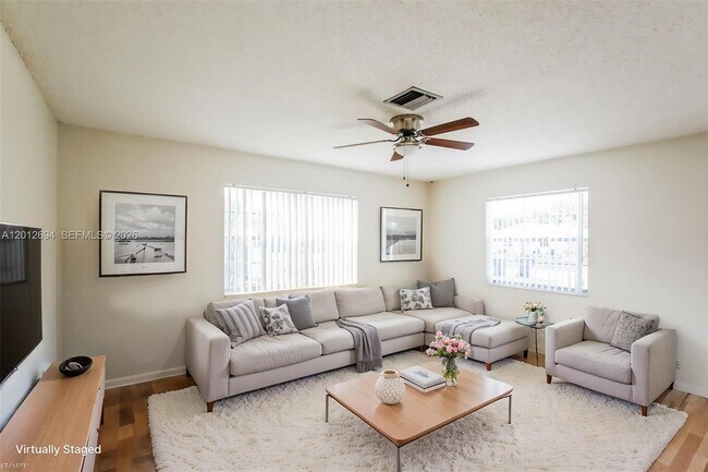 Foto del edificio - 7306 SW 3rd Ct