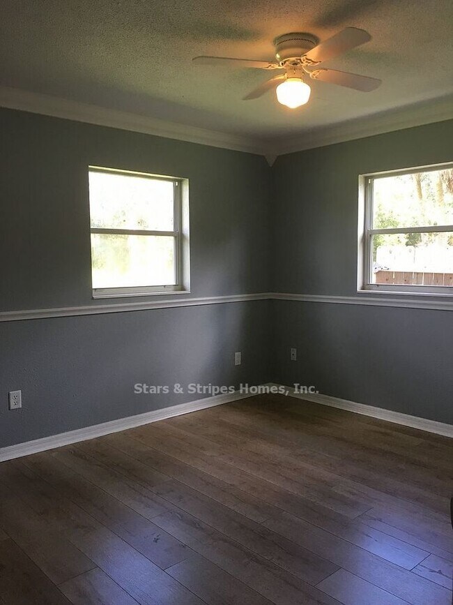 Building Photo - Beautiful Homes